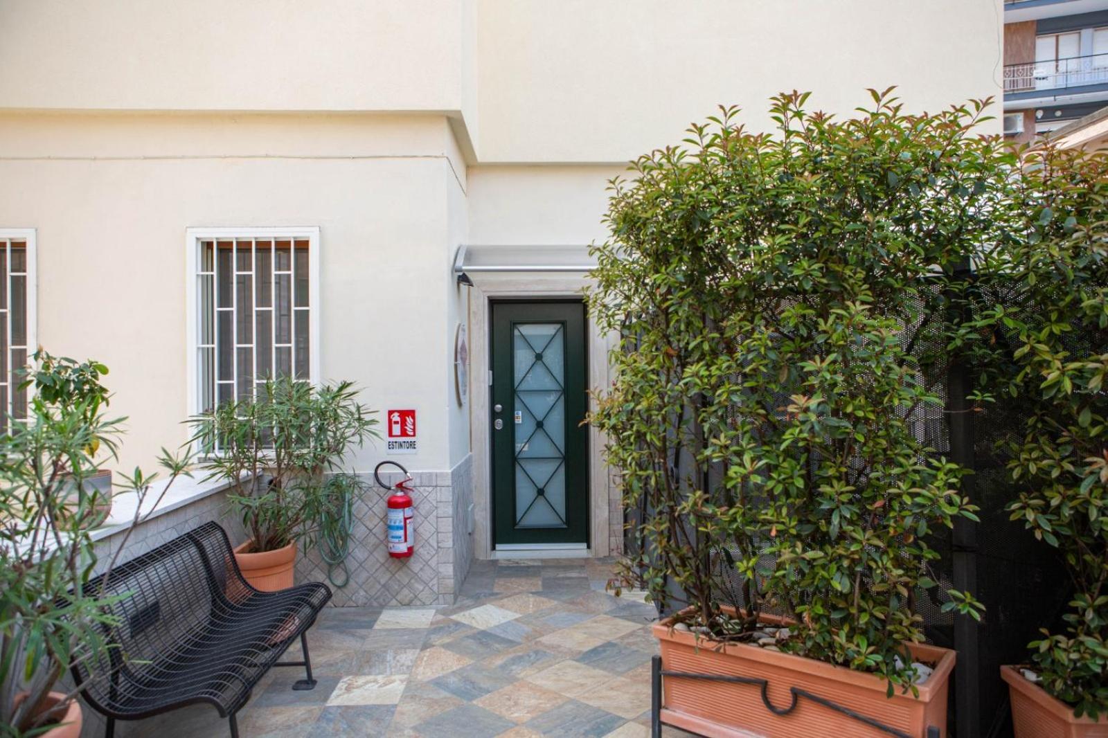 Little Rock Guest House Gaeta Ngoại thất bức ảnh
